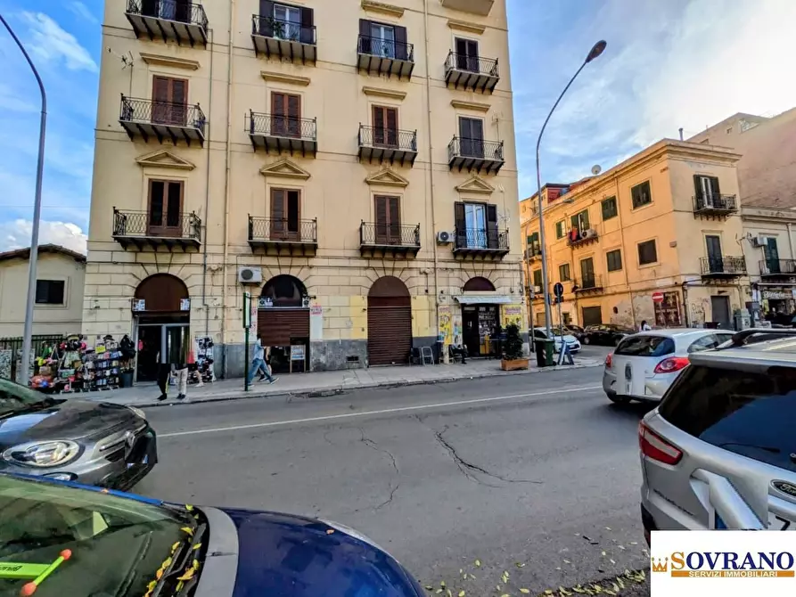Immagine 1 di Negozio in vendita  a Palermo