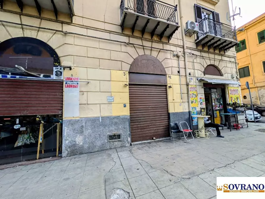 Immagine 3 di Negozio in vendita  a Palermo