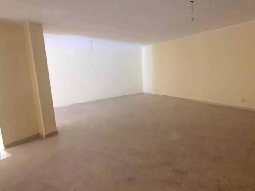 Immagine 9 di Negozio in vendita  21/23 a Palermo