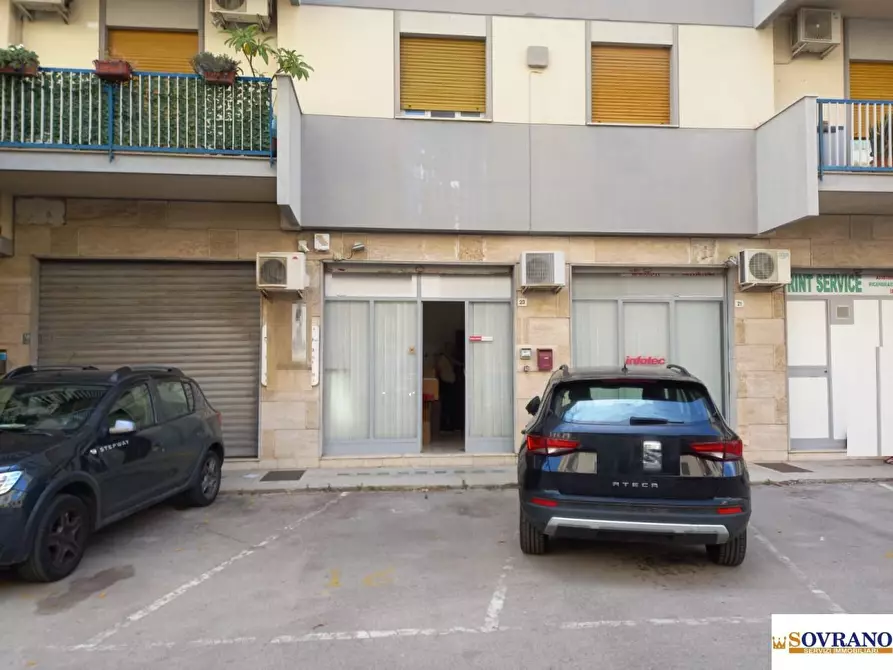 Immagine 2 di Negozio in vendita  21-23-25 a Palermo