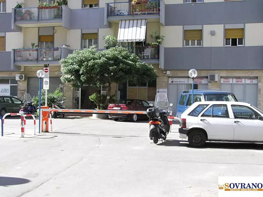 Immagine 4 di Negozio in vendita  21-23-25 a Palermo