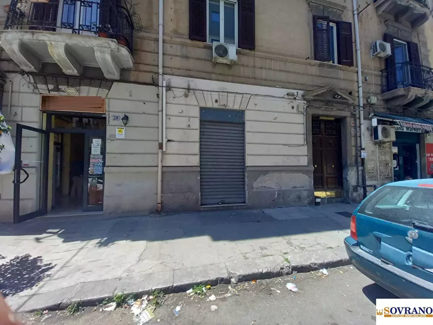 Immagine 2 di Negozio in vendita  a Palermo
