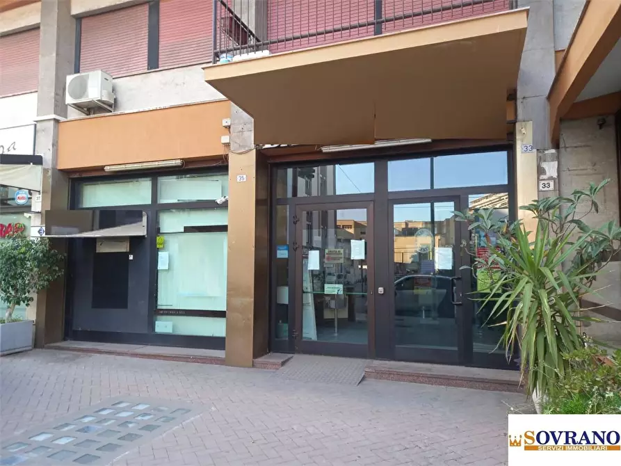 Immagine 4 di Negozio in vendita  a Palermo