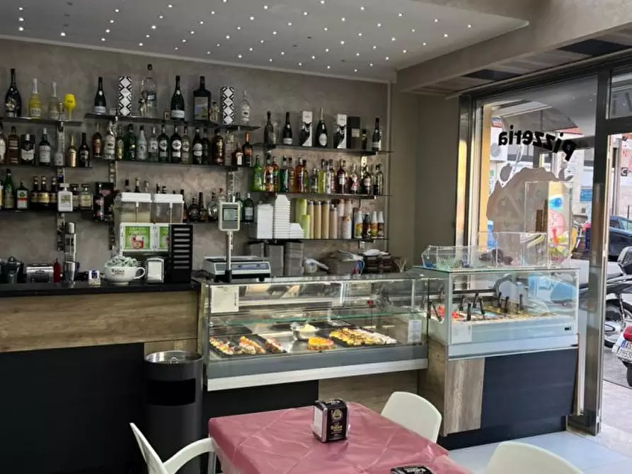 Immagine 2 di Negozio in vendita  a Palermo