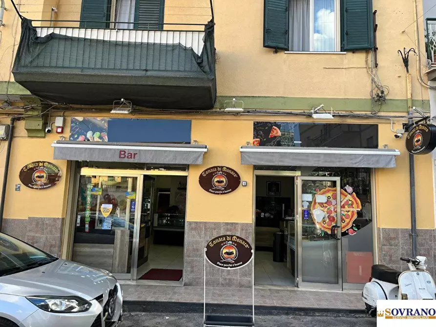 Immagine 1 di Negozio in vendita  a Palermo