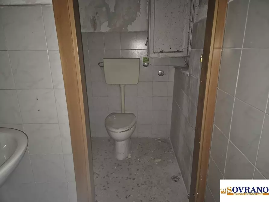 Immagine 6 di Negozio in vendita  88 a Palermo