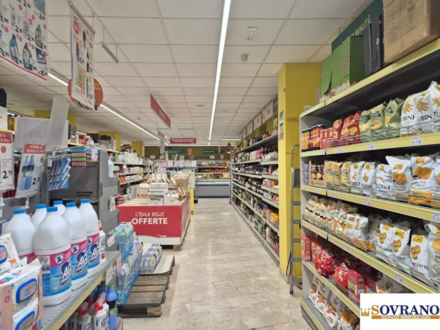 Immagine 10 di Negozio in vendita  a Palermo