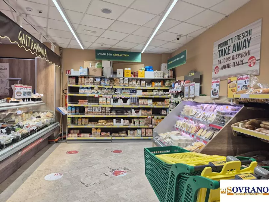 Immagine 6 di Negozio in vendita  a Palermo