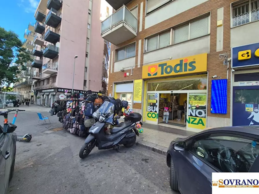 Immagine 1 di Negozio in vendita  a Palermo