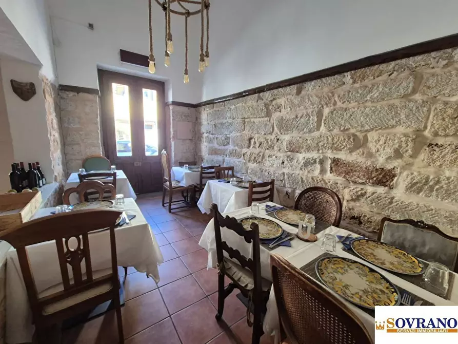 Immagine 9 di Negozio in vendita  a Capaci