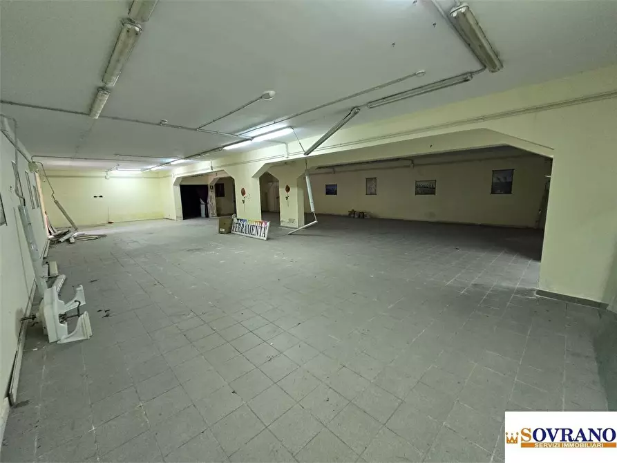 Immagine 5 di Negozio in vendita  a Monreale