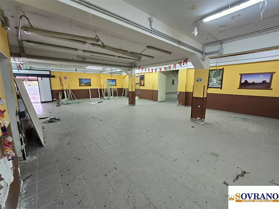 Immagine 8 di Negozio in vendita  a Monreale