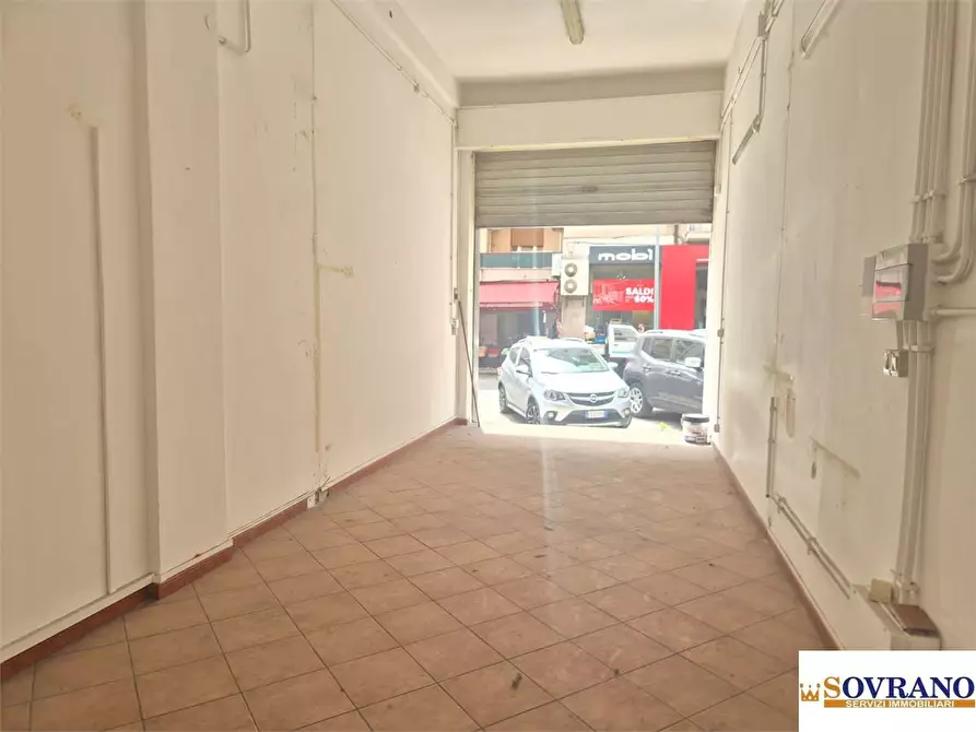 Immagine 6 di Negozio in vendita  a Palermo