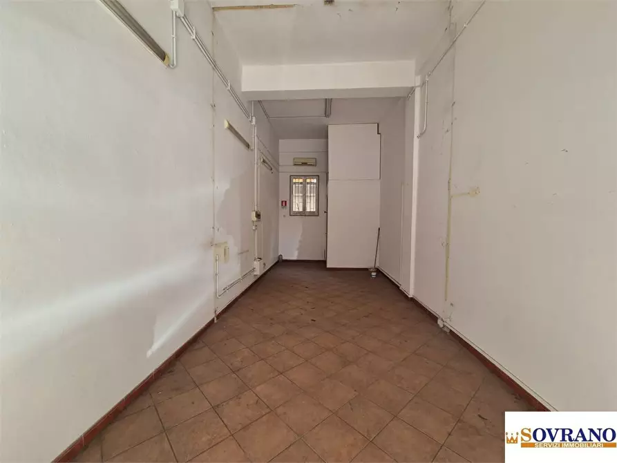 Immagine 7 di Negozio in vendita  a Palermo