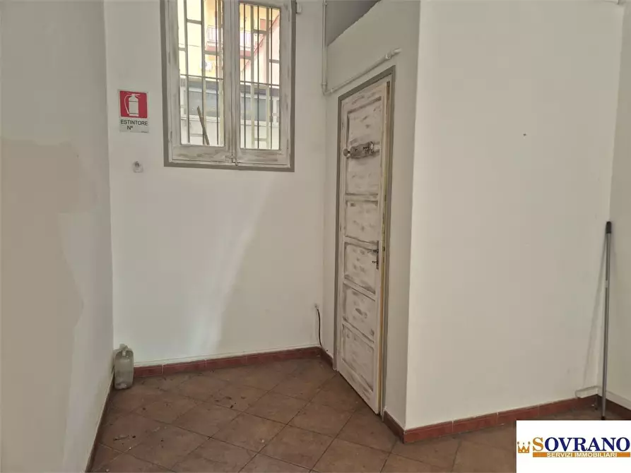 Immagine 9 di Negozio in vendita  a Palermo