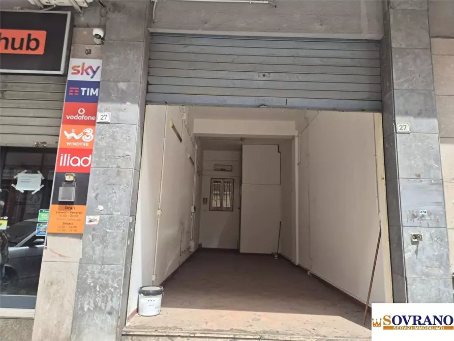 Immagine 1 di Negozio in vendita  a Palermo