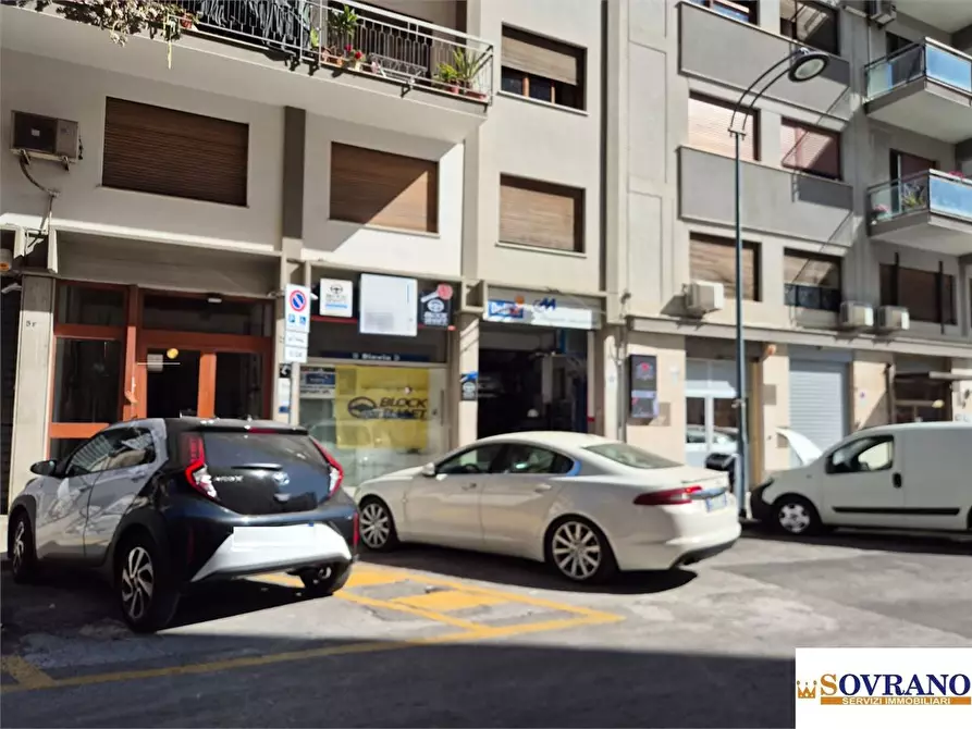 Immagine 2 di Negozio in vendita  a Palermo