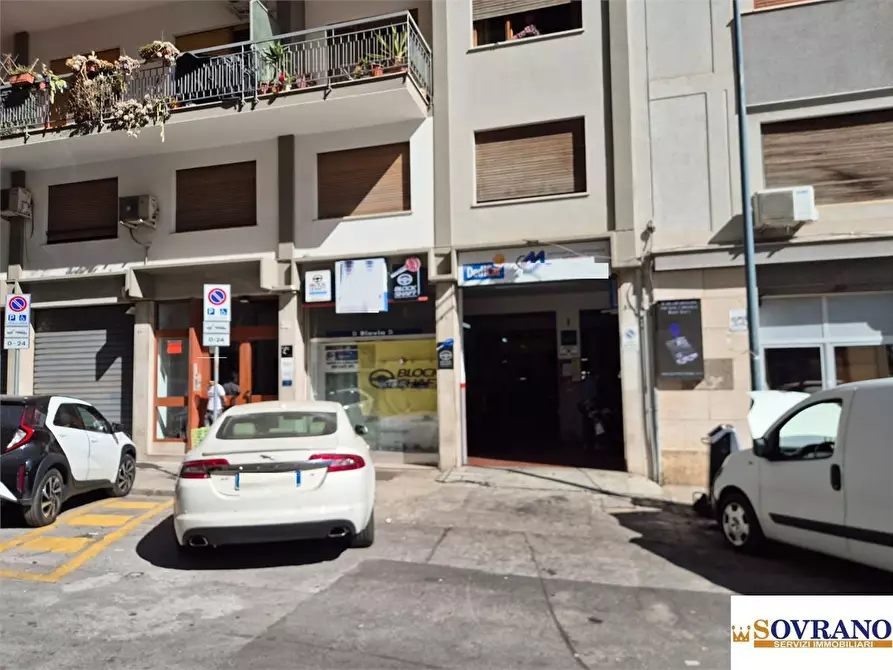 Immagine 1 di Negozio in vendita  a Palermo