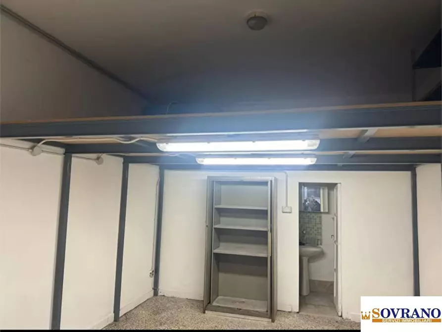 Immagine 2 di Negozio in vendita  a Palermo