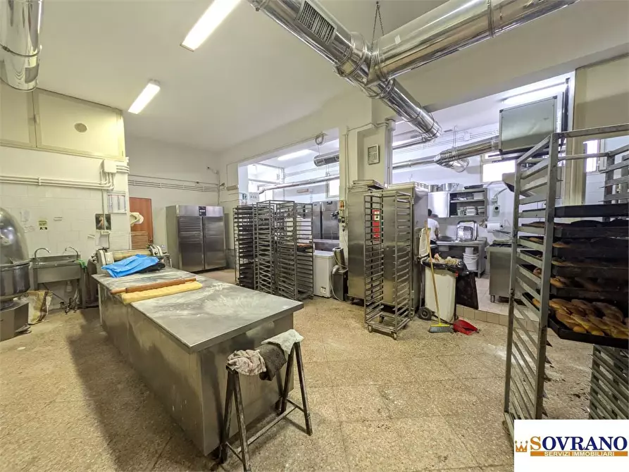 Immagine 7 di Negozio in vendita  a Palermo