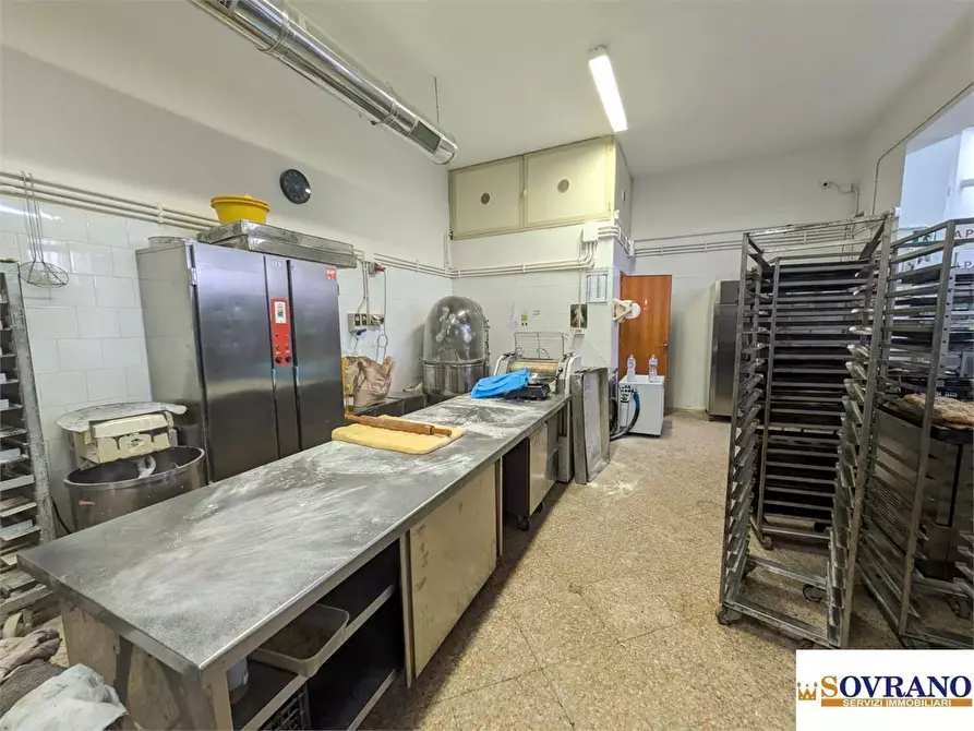 Immagine 6 di Negozio in vendita  a Palermo