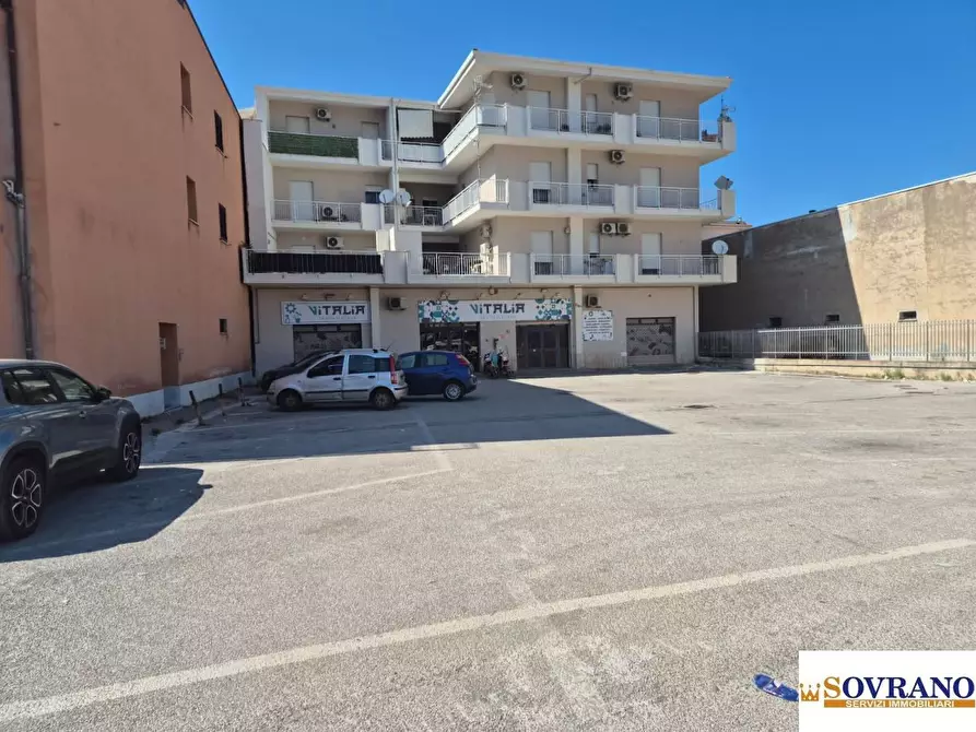 Immagine 1 di Negozio in vendita  a Carini