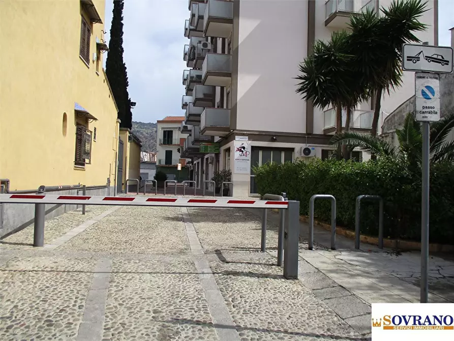 Immagine 2 di Magazzino in vendita  1 d a Palermo