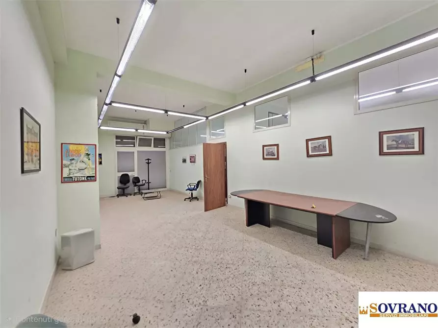 Immagine 6 di Magazzino in vendita  a Palermo