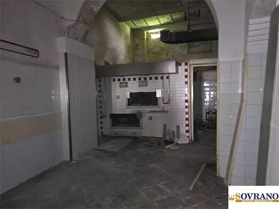 Immagine 8 di Magazzino in vendita  a Palermo