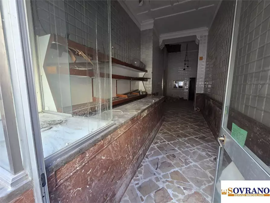 Immagine 4 di Magazzino in vendita  a Palermo
