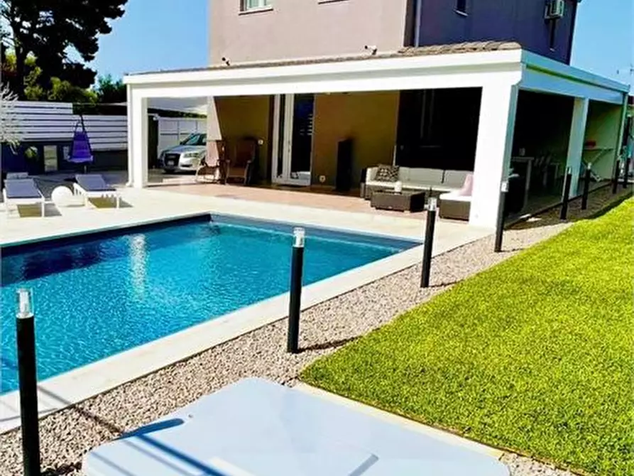 Immagine 1 di Villa in vendita  a Altavilla Milicia