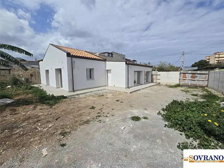 Immagine 1 di Villa in vendita  a Palermo
