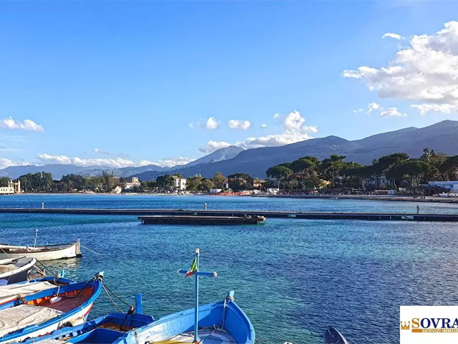 Immagine 2 di Villa in vendita  a Palermo