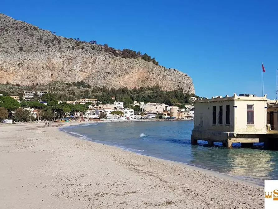 Immagine 1 di Villa in vendita  a Palermo