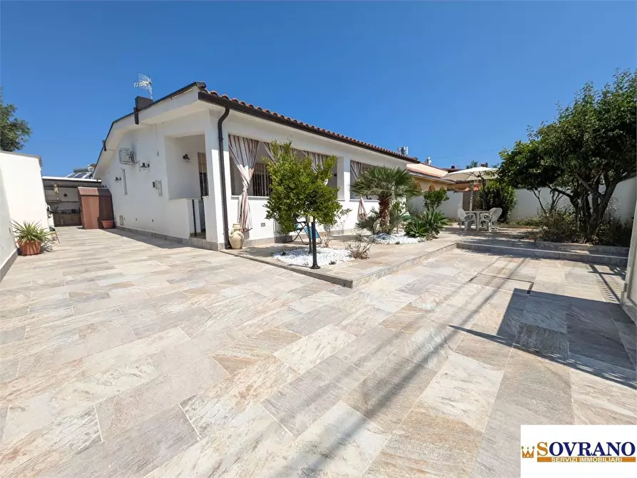 Immagine 2 di Villa in vendita  a Carini