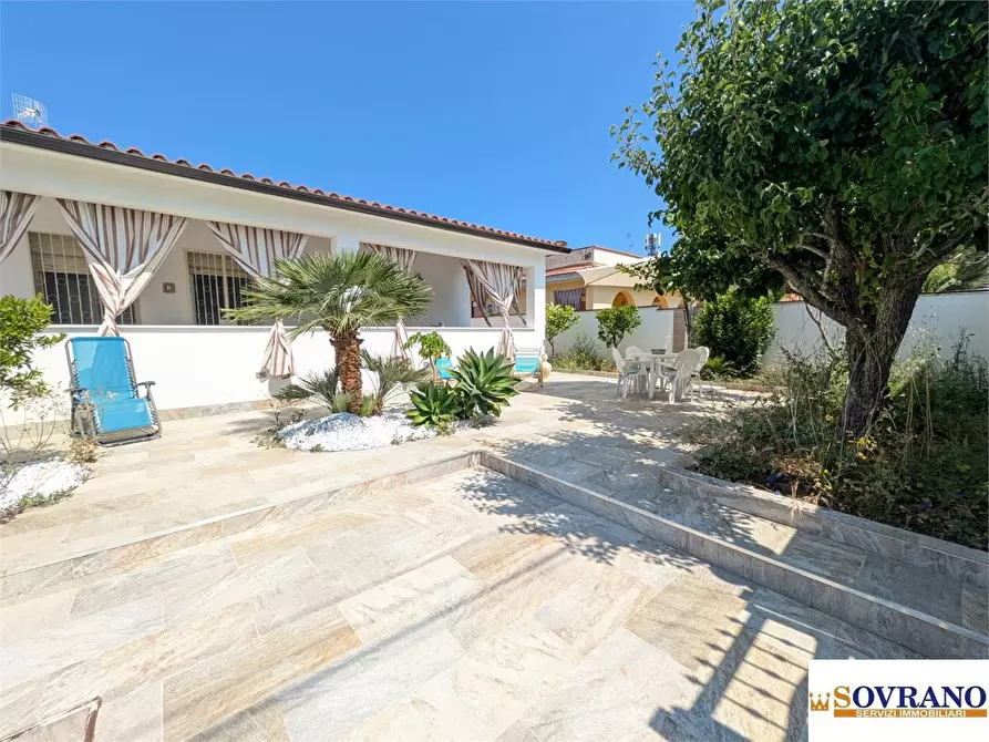 Immagine 1 di Villa in vendita  a Carini