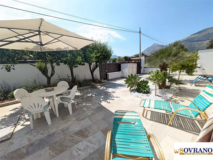 Immagine 7 di Villa in vendita  a Carini