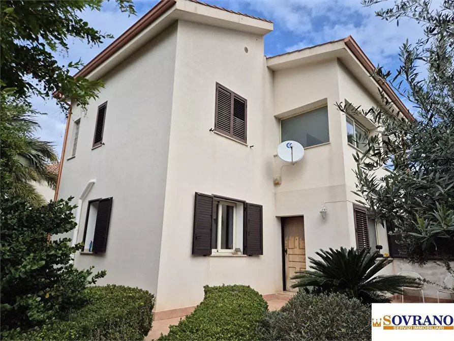 Immagine 2 di Villa in vendita  a Carini