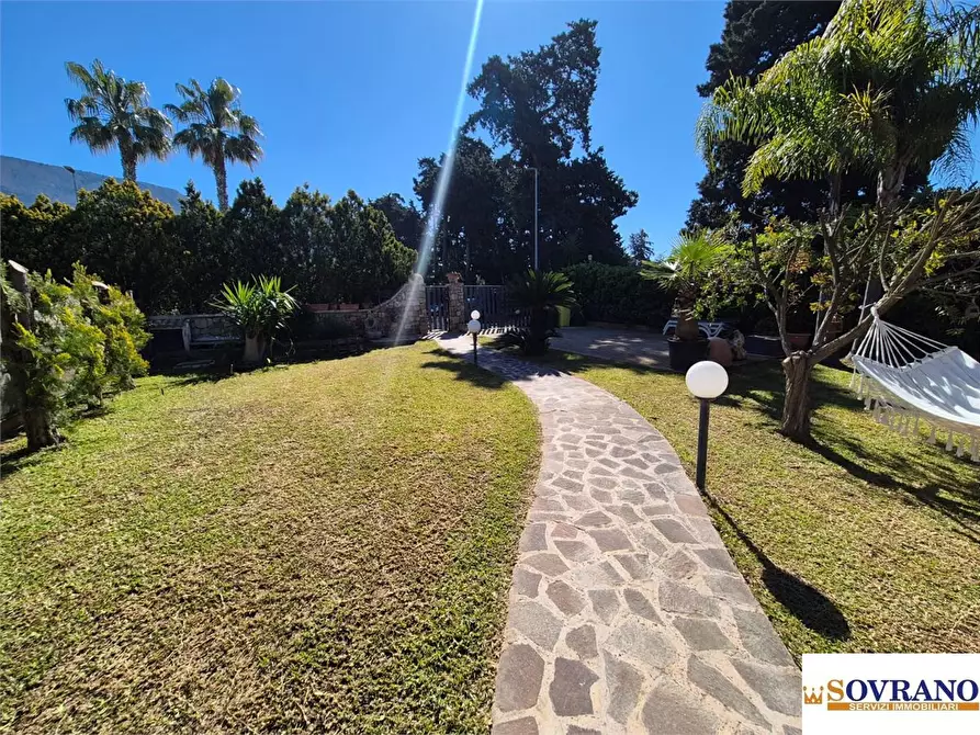 Immagine 10 di Villa in vendita  a Terrasini