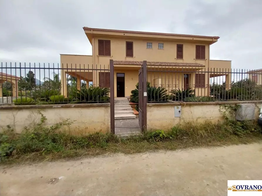 Immagine 2 di Villa in vendita  104 a Carini