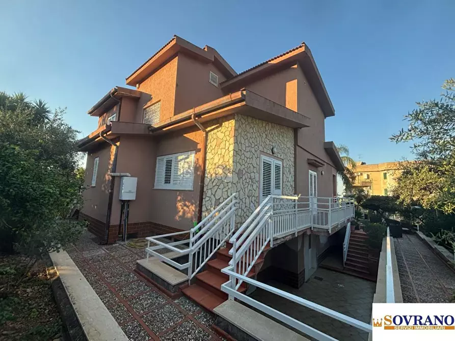 Immagine 1 di Villa in vendita  a Carini