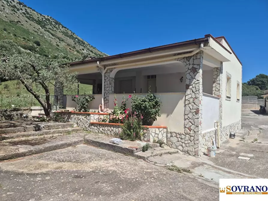 Immagine 2 di Villa in vendita  a Carini