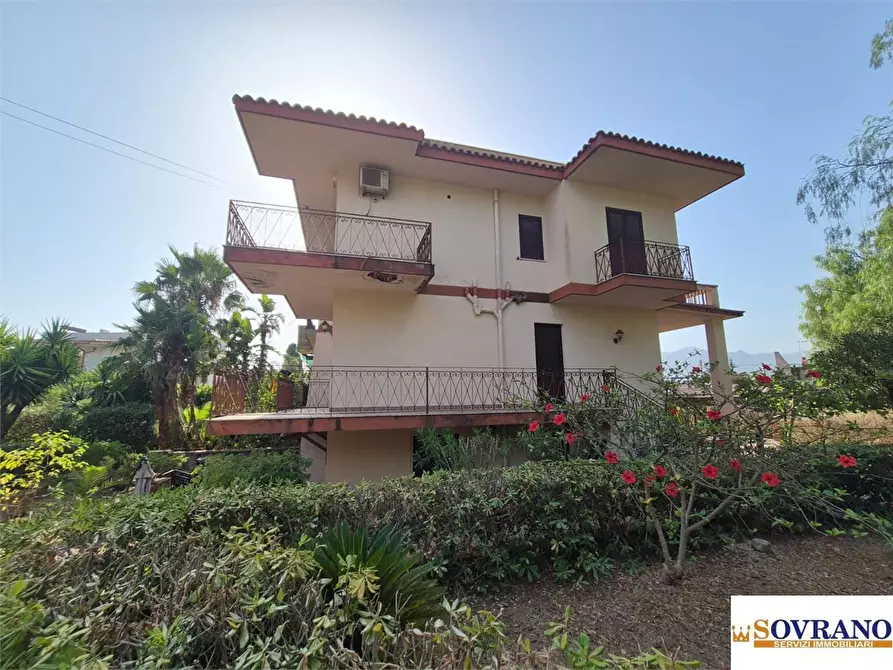 Immagine 3 di Villa in vendita  a Carini