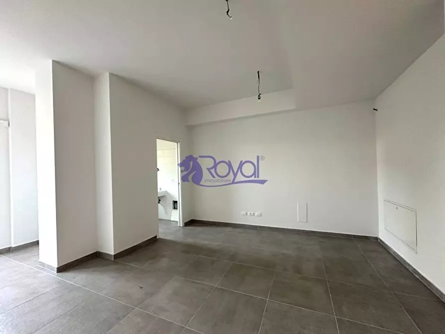 Immagine 8 di Negozio in vendita  a Canegrate