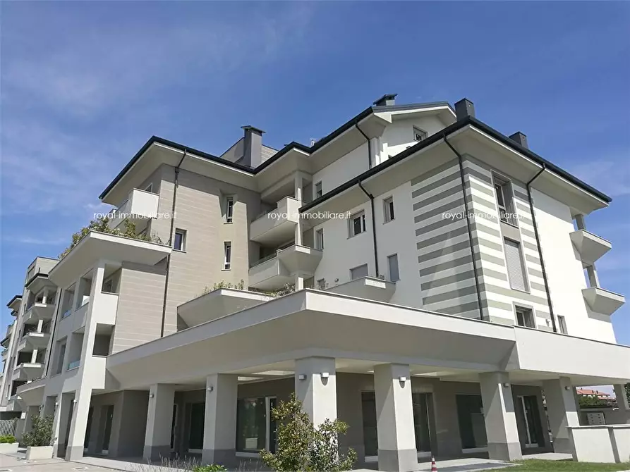 Immagine 5 di Negozio in vendita  a Canegrate