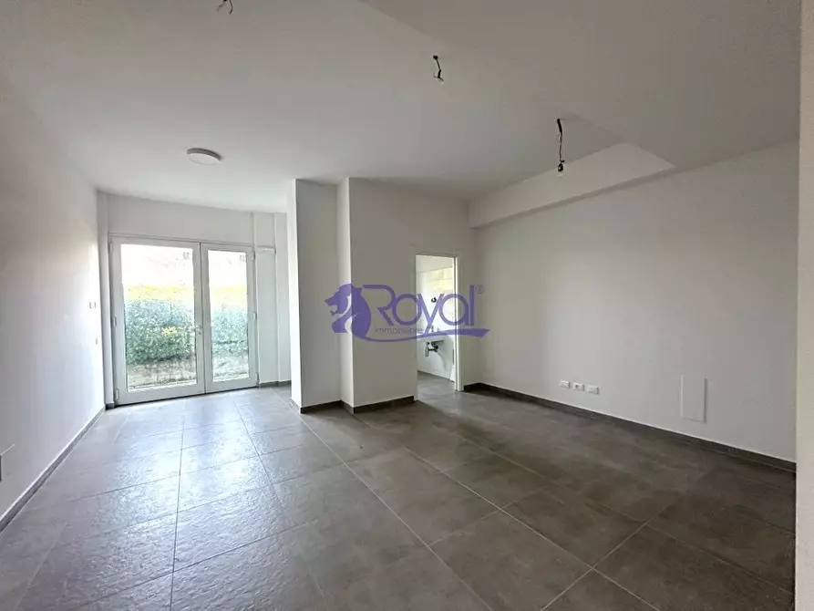 Immagine 7 di Negozio in vendita  a Canegrate