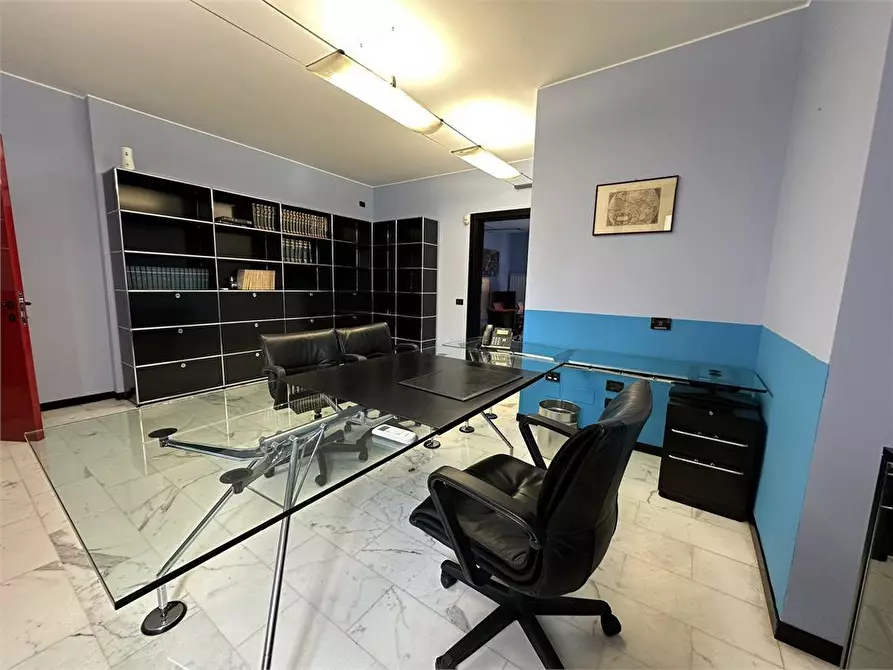 Immagine 1 di Ufficio in vendita  a Parabiago