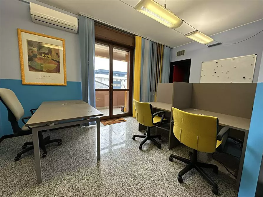 Immagine 4 di Ufficio in vendita  a Parabiago