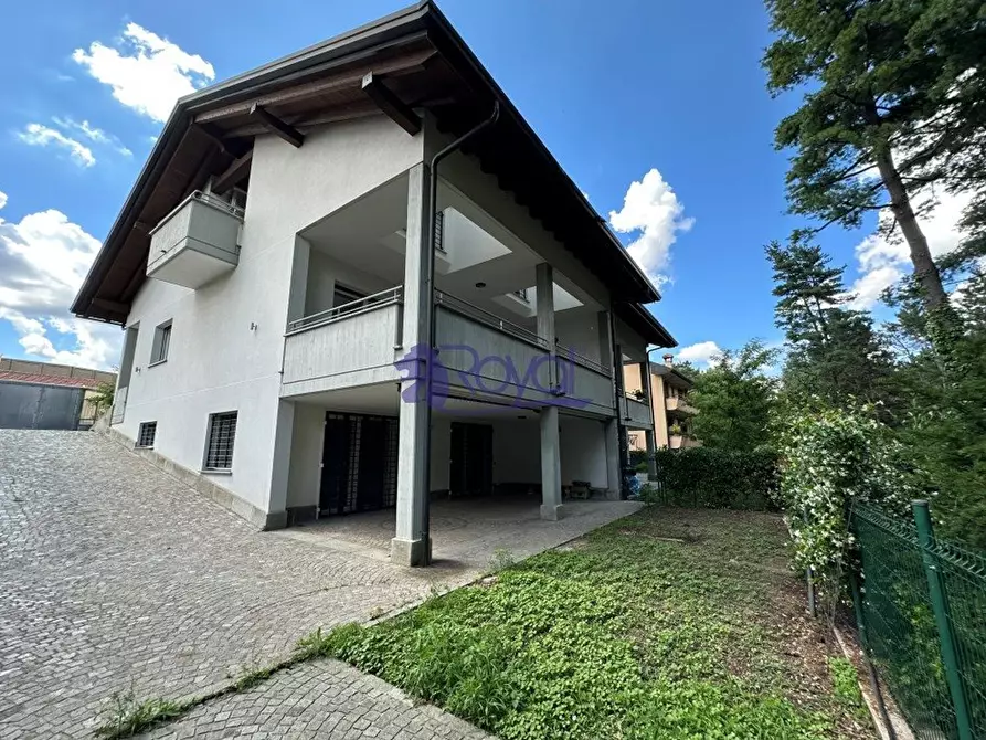 Immagine 4 di Villa in vendita  a Legnano