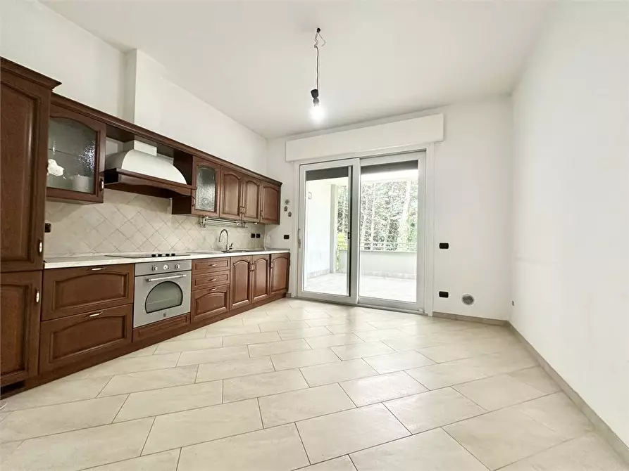 Immagine 7 di Villa in vendita  a Legnano